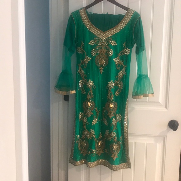 Demi Paki and Indian clothes - Picture 1 of 5